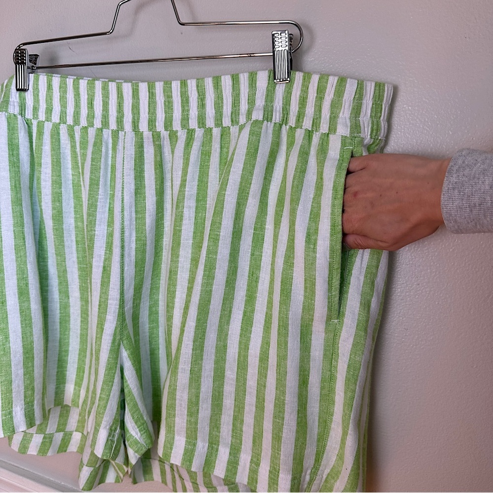 Old Navy Light Green and White Striped Women's Shorts - Picture 6 of 13